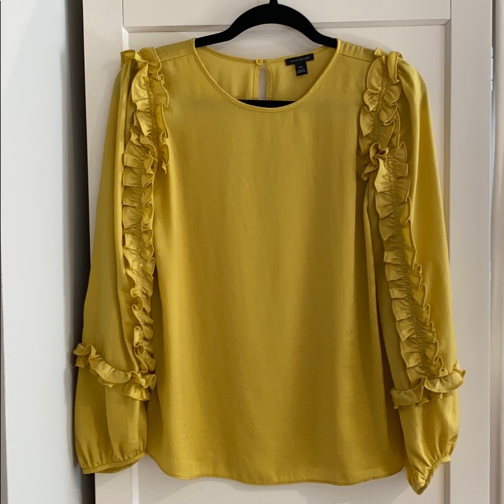 Ruffle detail top